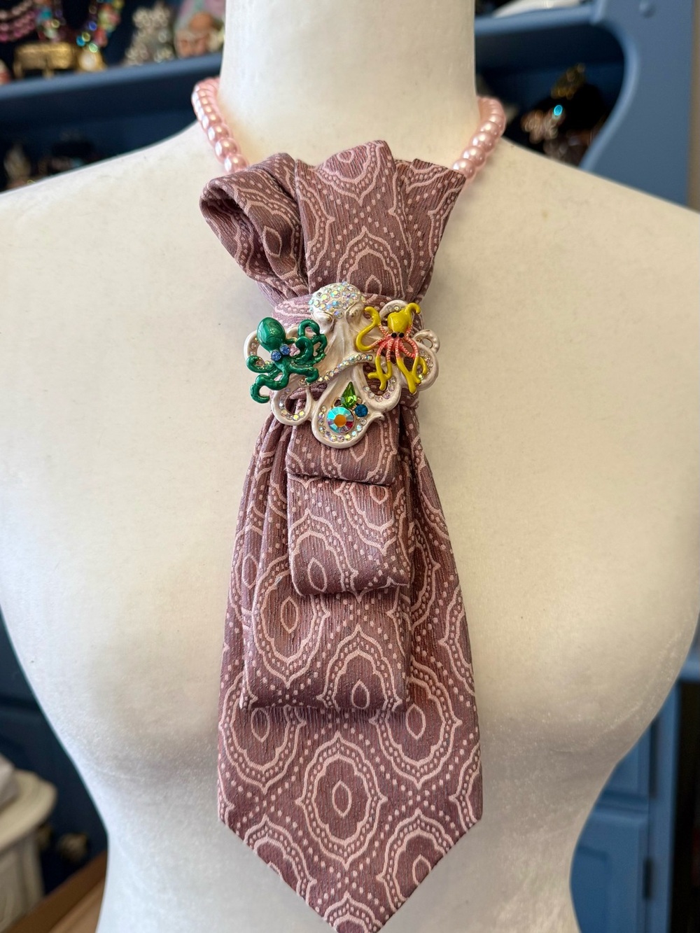 Stunning ! Mauve Patterned Tie With Octopus Colorful Brooch Jewelry
